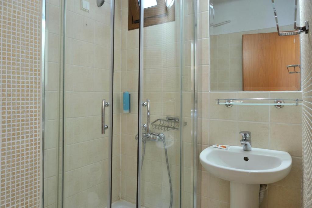 Koupelna v ubytování Aristotelis Hotel