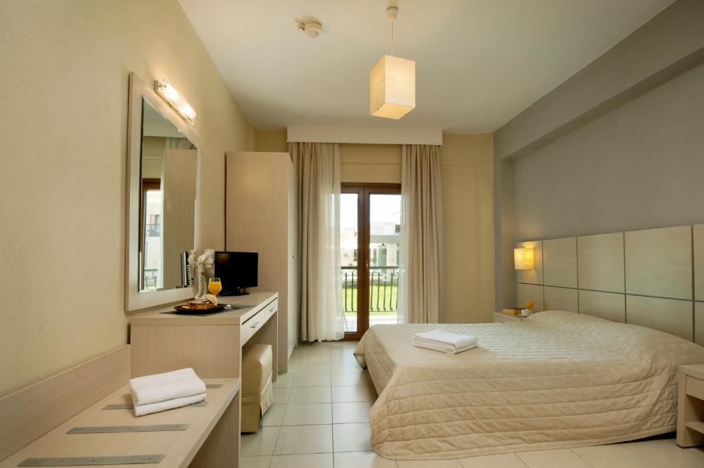 Postel nebo postele na pokoji v ubytování Aristotelis Hotel