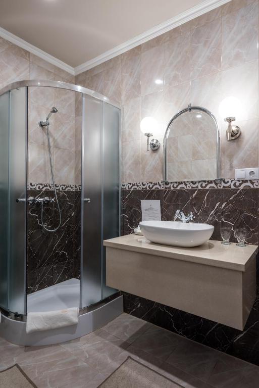 Hotel Bíbic és Tüskevár Étterem és Horgásztó - Resim 23