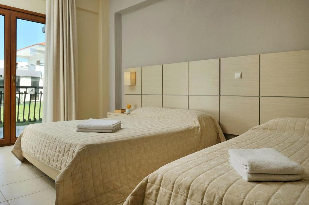 Postel nebo postele na pokoji v ubytování Aristotelis Hotel