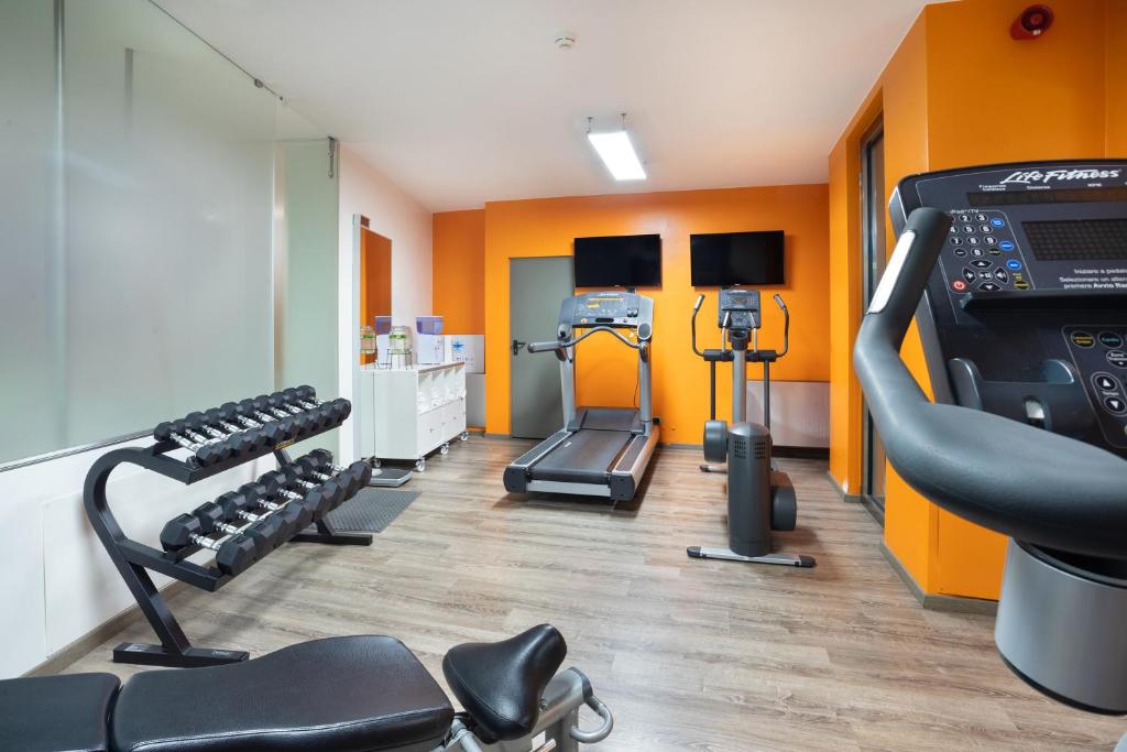 Posilňovňa alebo fitness centrum v ubytovaní Best Western Plus Executive Hotel and Suites