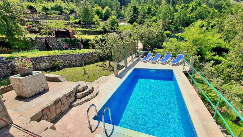 Bazén v ubytovaní Holiday Home with a Private Pool alebo v jeho blízkosti