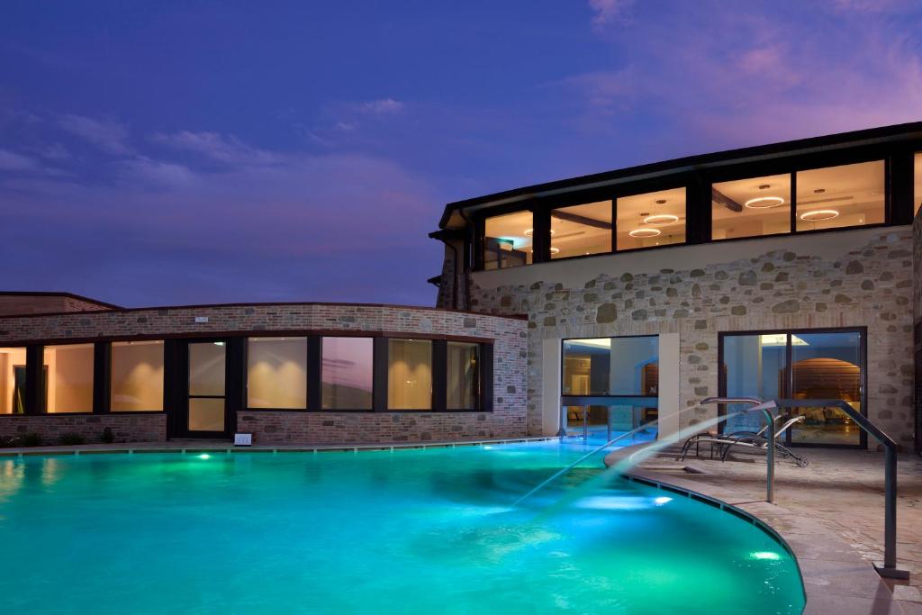 Bazén v ubytování Borgobrufa Spa Resort Adults Only nebo v jeho okolí