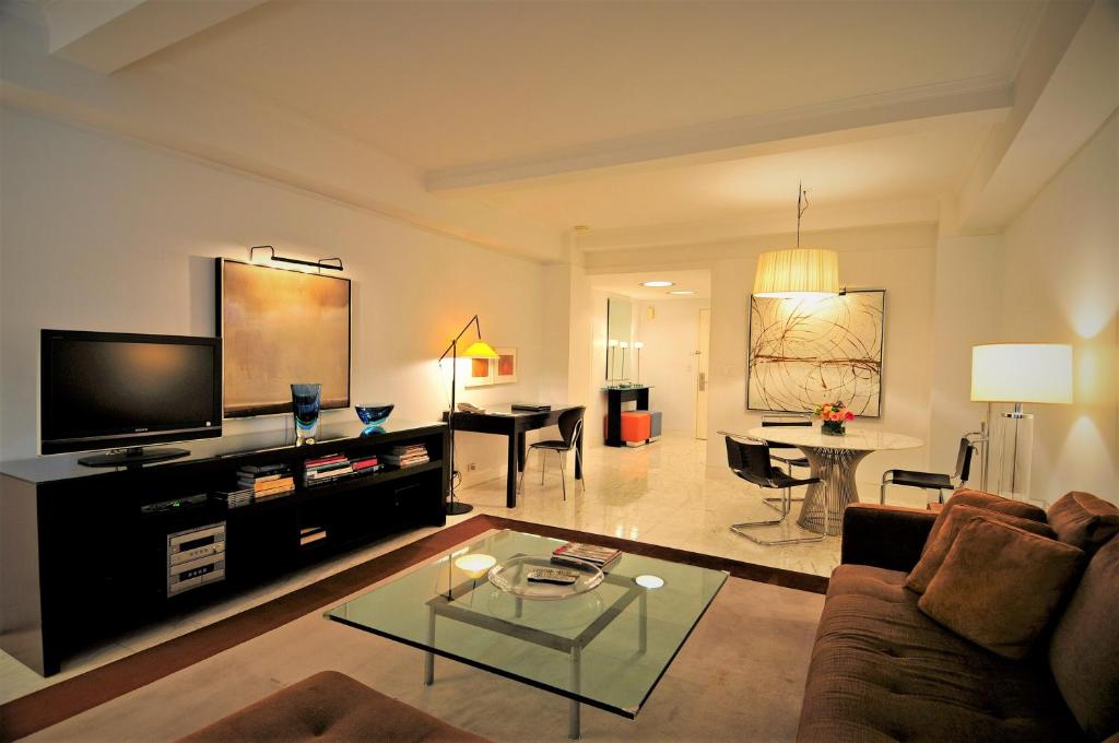 Lombardy Hotel photo
