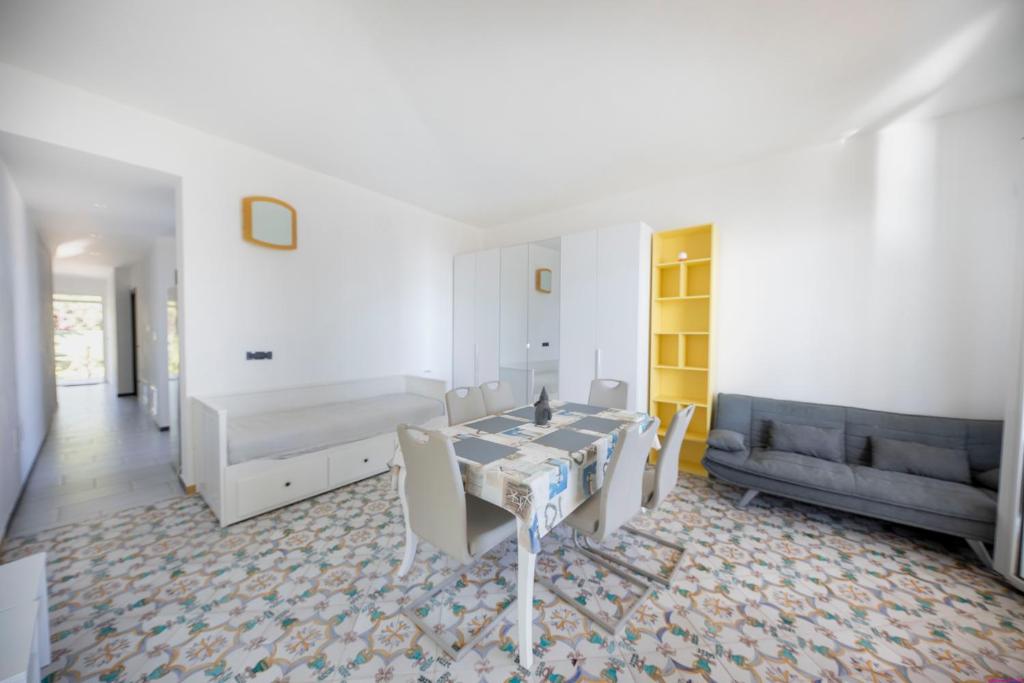 A seating area at Villa Francesca 30 Pax Sicily sul mare