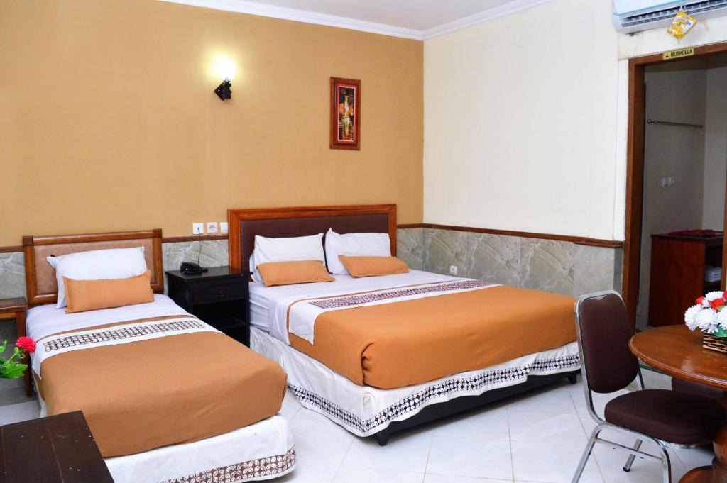 Postel nebo postele na pokoji v ubytování Hotel Mataram 2 Malioboro