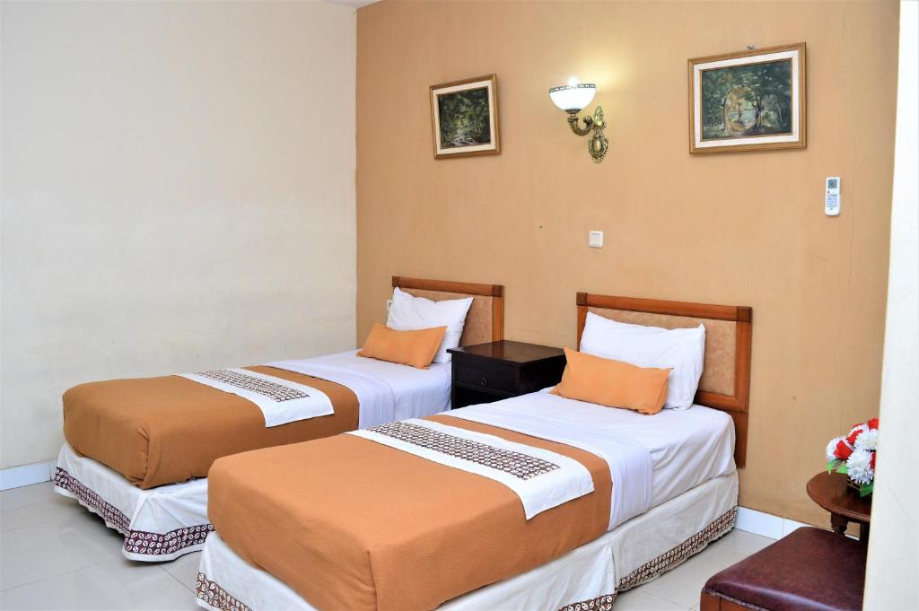 Postel nebo postele na pokoji v ubytování Hotel Mataram 2 Malioboro