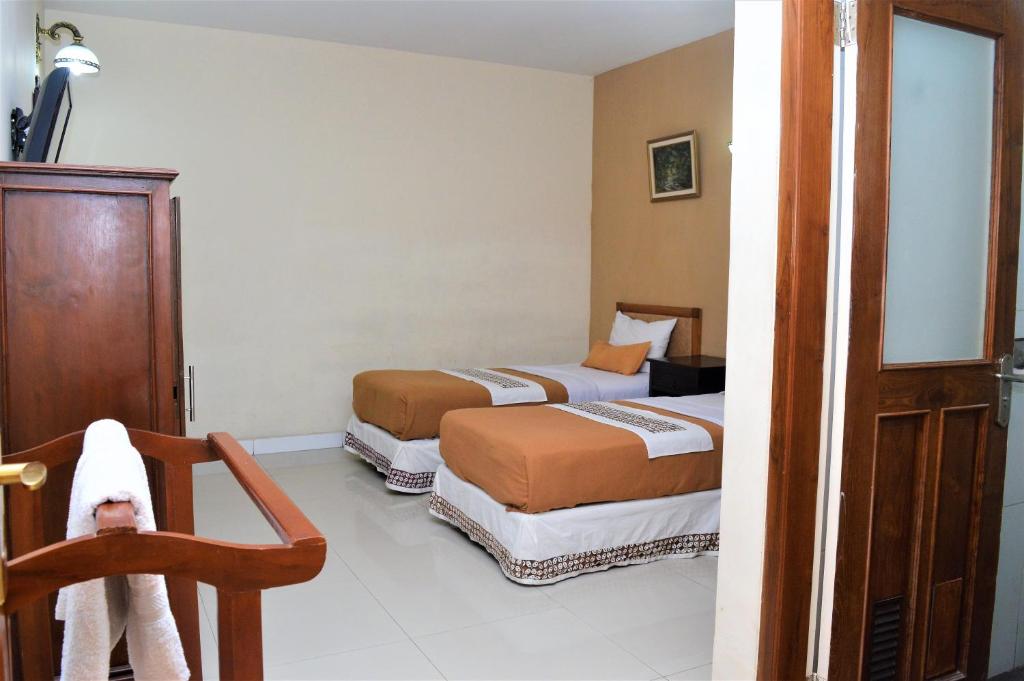 Postel nebo postele na pokoji v ubytování Hotel Mataram 2 Malioboro