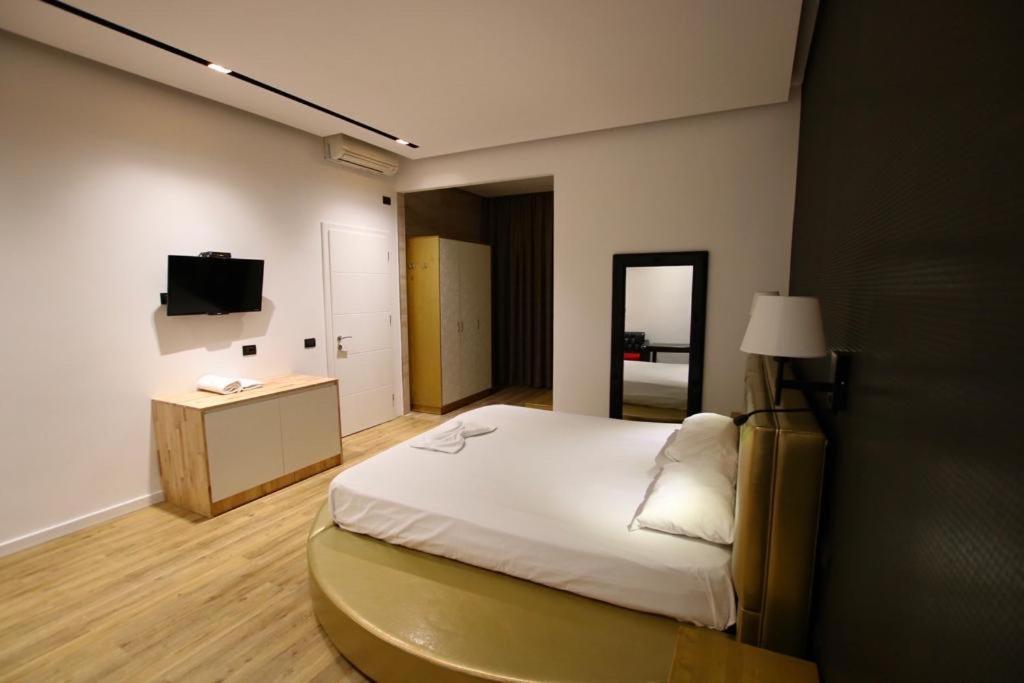 Aurelis Hotel - Image 2