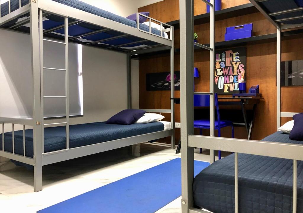  FM Hostel