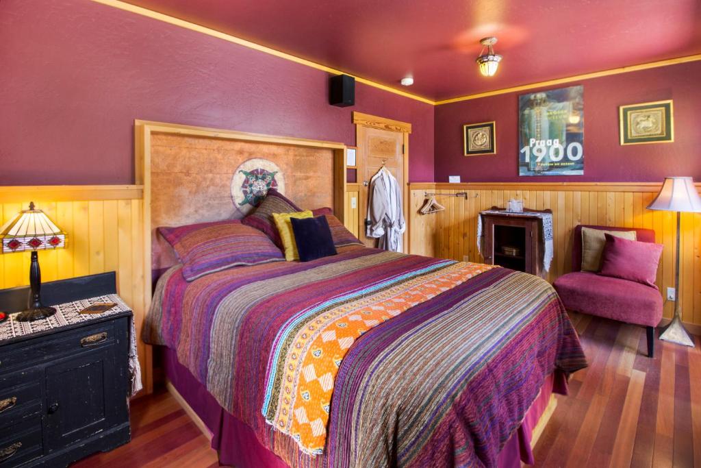 Postel nebo postele na pokoji v ubytování Juniper Lane Guest House