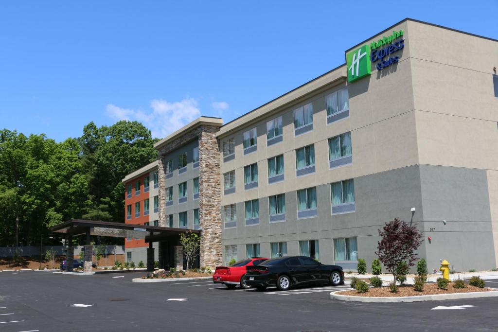 a hotel with a car parked in a parking lot at Holiday Inn Express & Suites - Hendersonville SE - Flat Rock, an IHG Hotel in Flat Rock