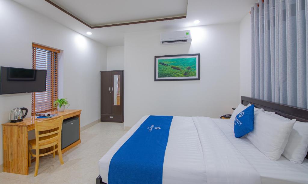 Postel nebo postele na pokoji v ubytování Serenity Villa Hoi An