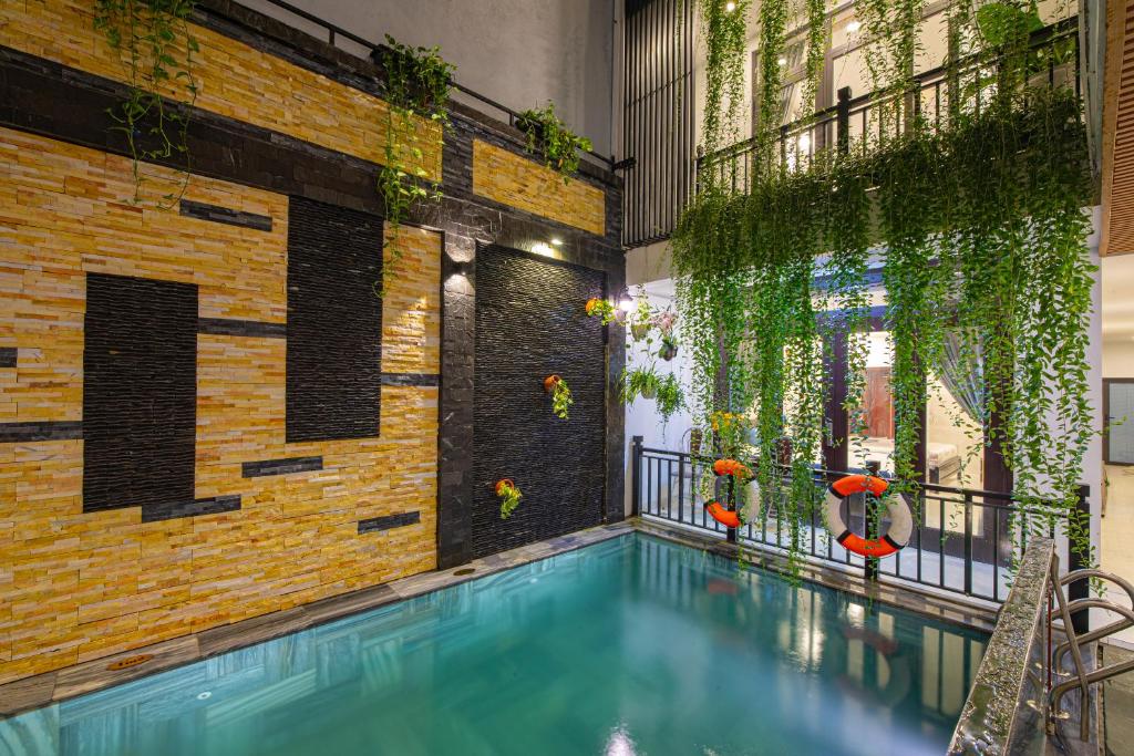 Bazén v ubytování Serenity Villa Hoi An nebo v jeho okolí