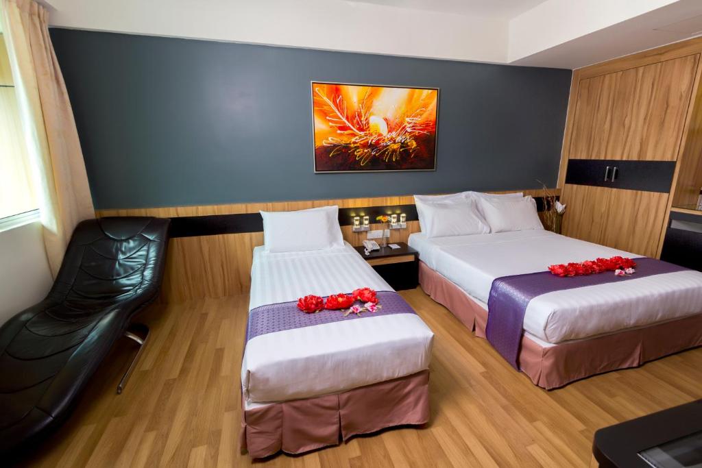 Postel nebo postele na pokoji v ubytování Mariner Hotel Labuan