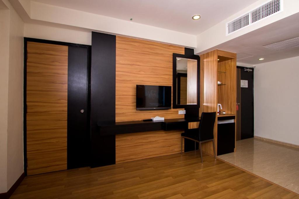 TV a/nebo společenská místnost v ubytování Mariner Hotel Labuan
