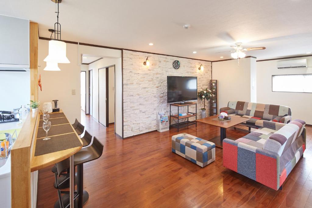 Wind Makiminato - Three-Bedroom Apartment