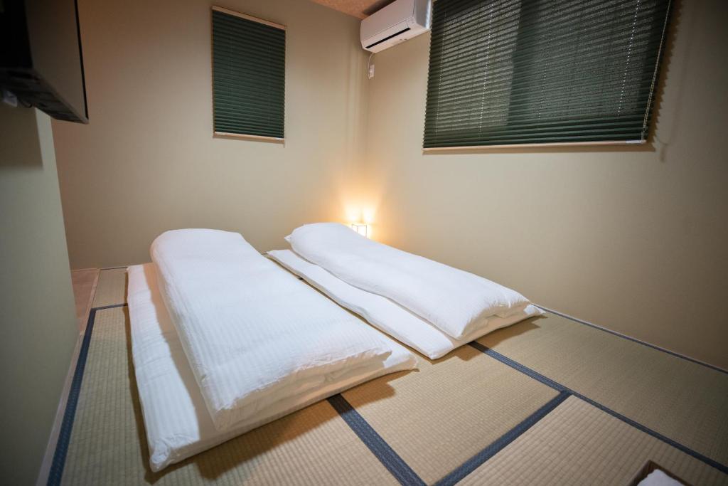 Postel nebo postele na pokoji v ubytování Onya Kaede