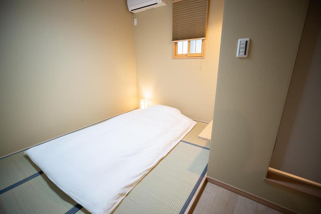 Postel nebo postele na pokoji v ubytování Onya Kaede