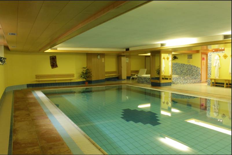 Bazén v ubytování Hotel Venezia nebo v jeho okolí