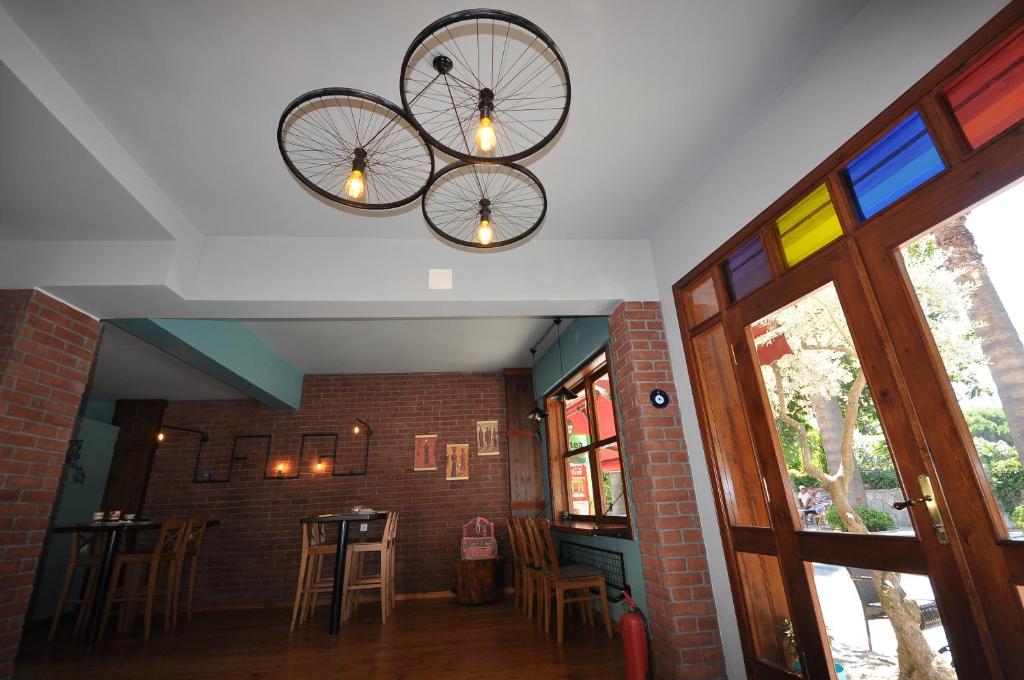 Queen Bee Hotel - 10