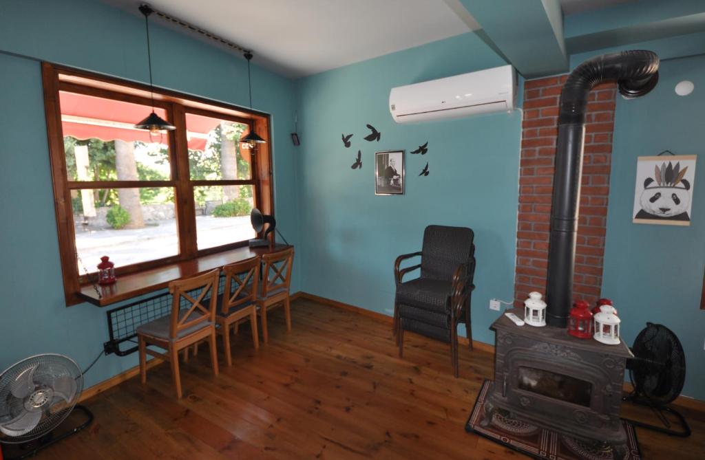 Queen Bee Hotel - 11