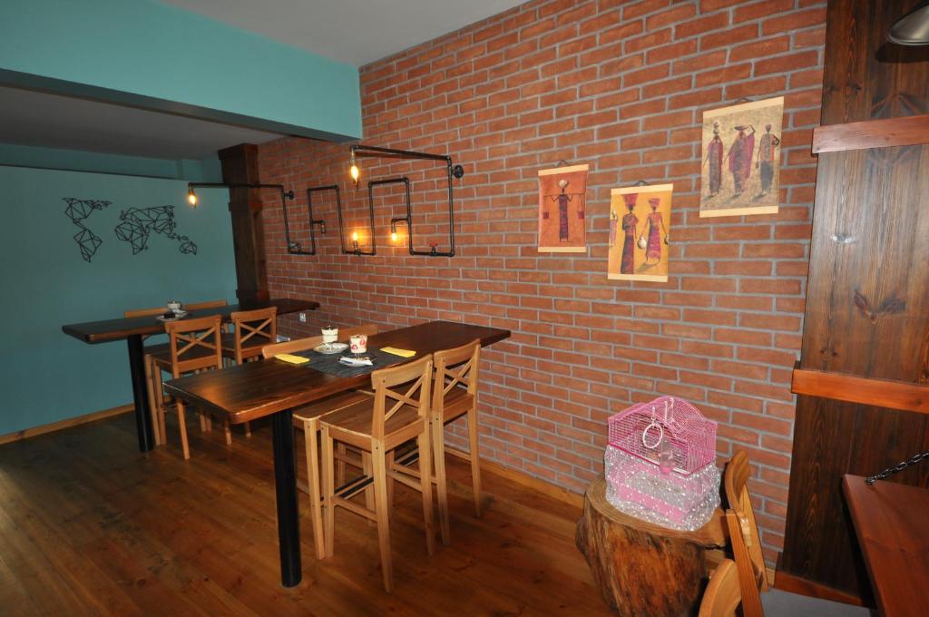 Queen Bee Hotel - 12