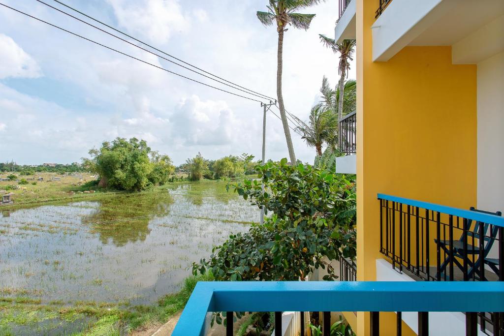Balkón nebo terasa v ubytování Hoi An Aurora Riverside Hotel and Spa