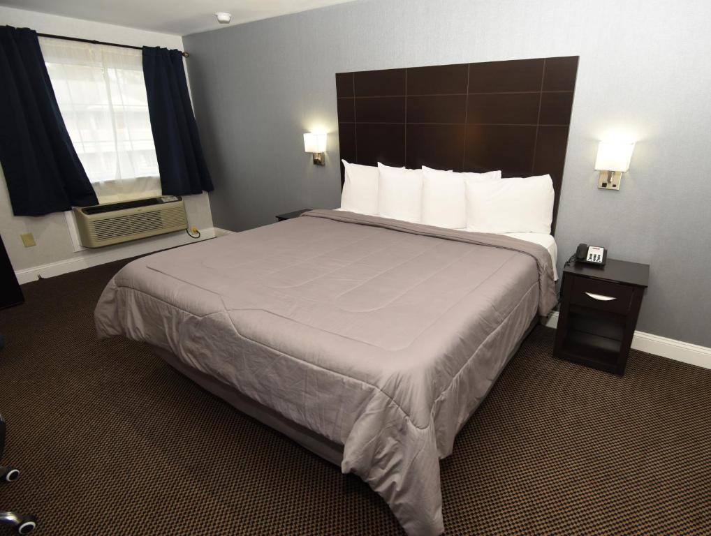 Postel nebo postele na pokoji v ubytování FairBridge Hotel Atlantic City