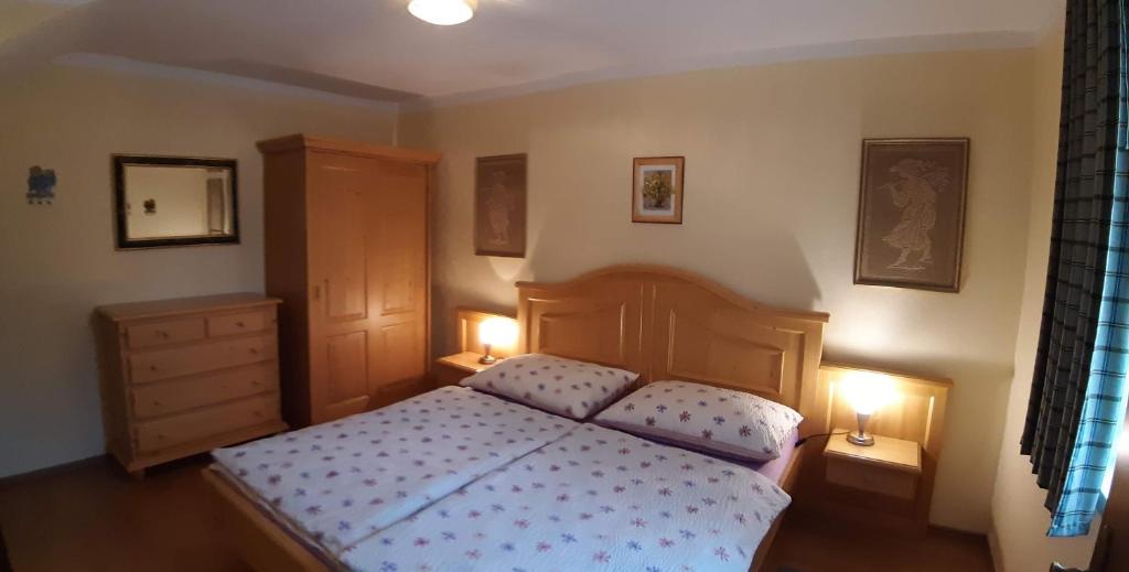Postel nebo postele na pokoji v ubytování Appartements Königshofer