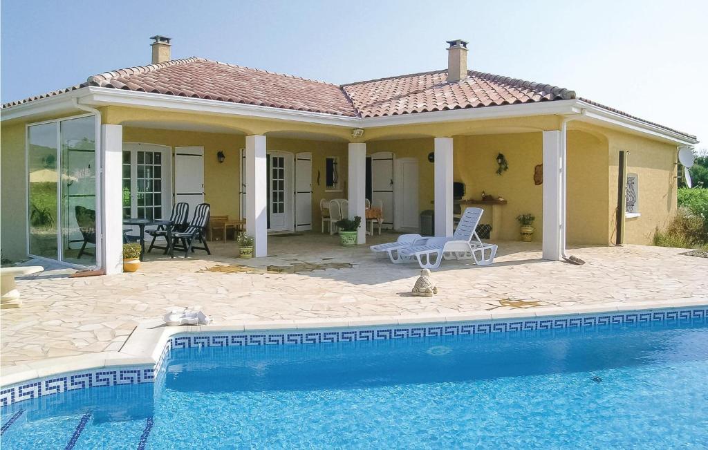 Beautiful home in Argeliers w/ Outdoor swimming pool, WiFi and 3 Bedrooms