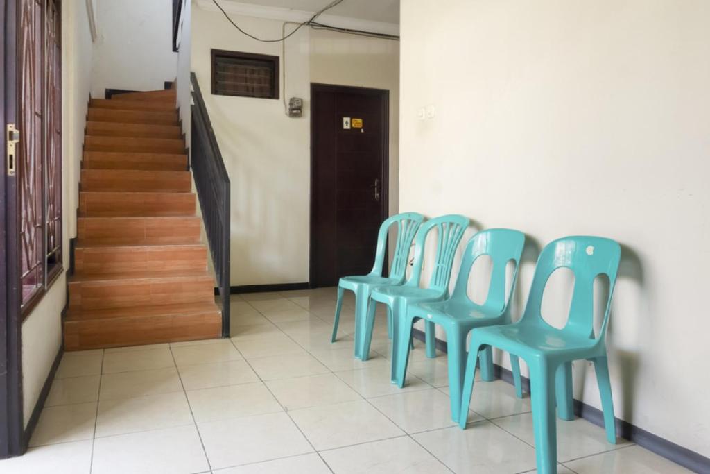 Foto dalla galleria di RedDoorz near Widya Mandala University a Surabaya