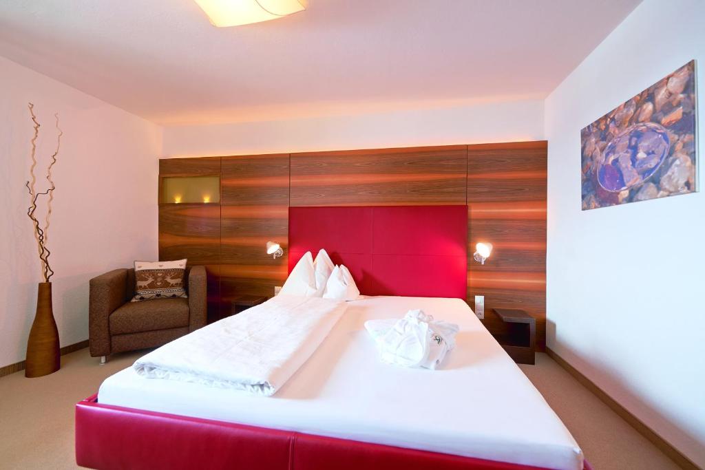 Postel nebo postele na pokoji v ubytování Hotel Angerer Alm