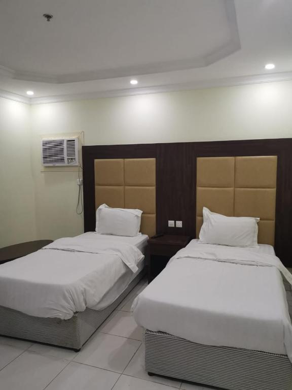 Golden Dakhil - Economy Twin Room