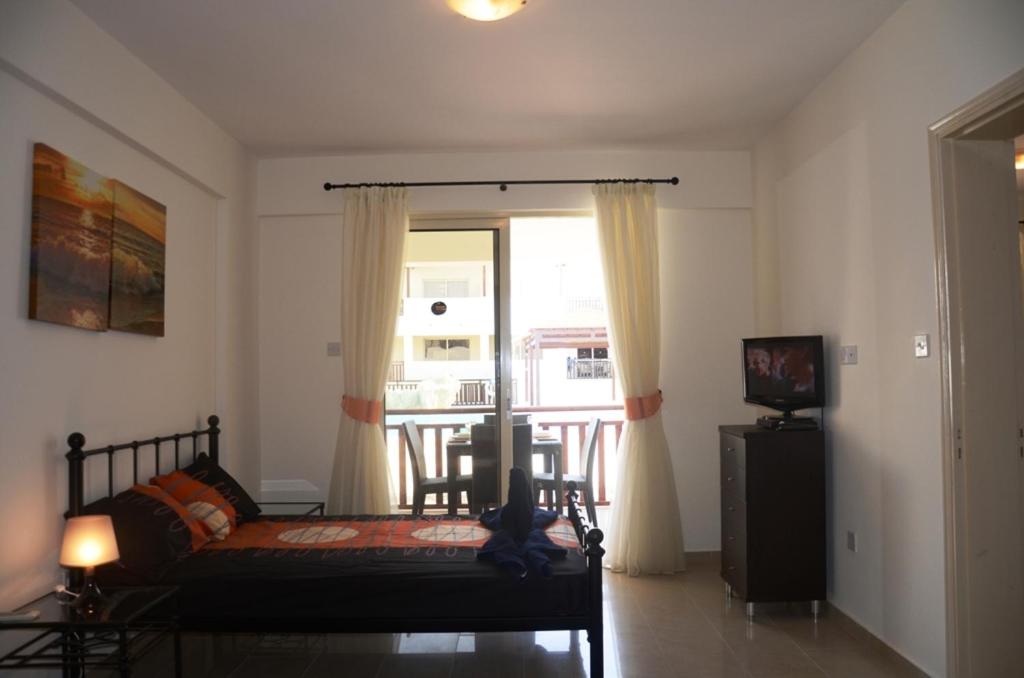 Studio with shower room E3, full kitchen, poolside, FREE WIFI