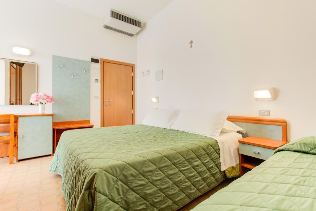Postel nebo postele na pokoji v ubytování Hotel Astoria