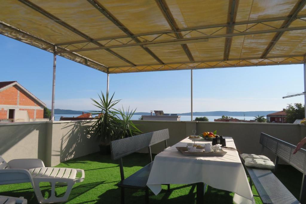 apartment by the sea and beach with roof terrace