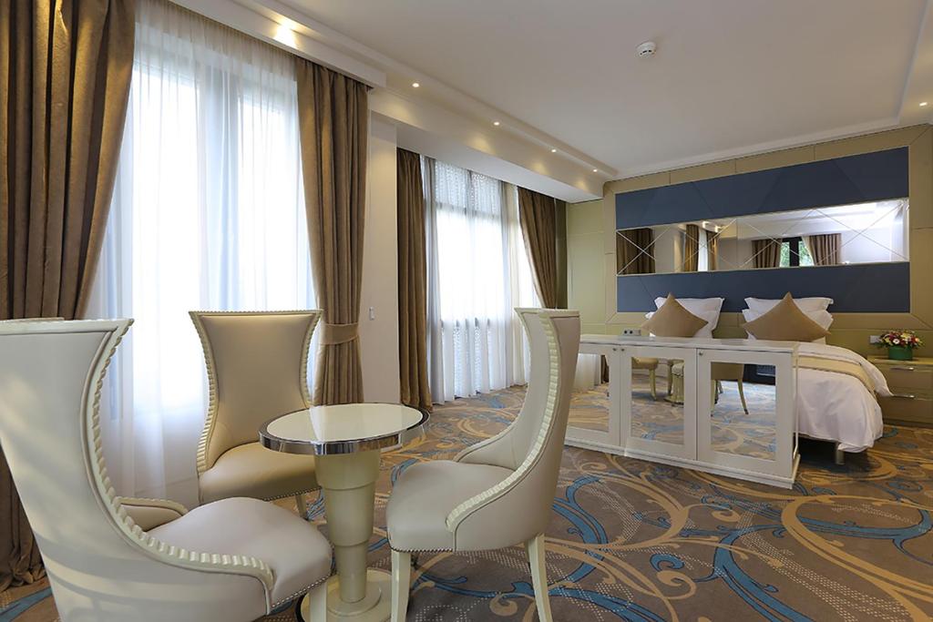Ambassadori Tbilisi Hotel - Suite De Embajador (nuevo Edificio)