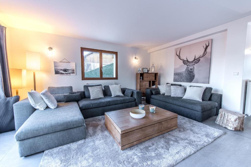 Posezení v ubytování Unique Chalet avec vue a 360 degres - LLA Selections by Location Lac Annecy