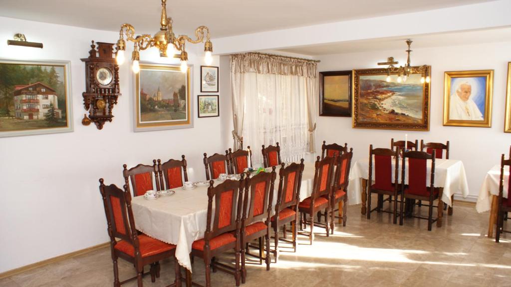 Reštaurácia alebo iné gastronomické zariadenie v ubytovaní Willa Andromeda