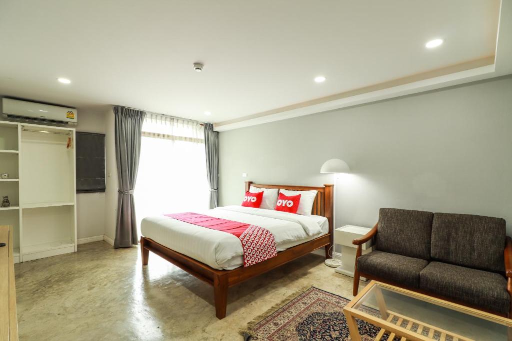 Postel nebo postele na pokoji v ubytování OYO 150 3Q Chiangmai Residence