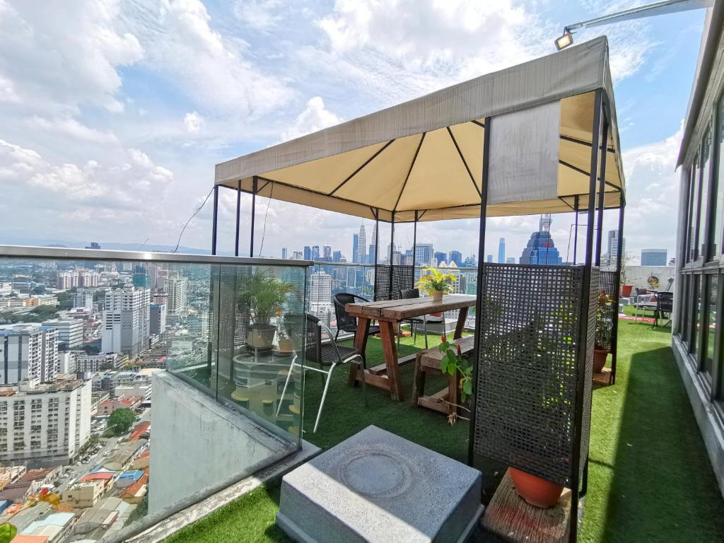 Balkón nebo terasa v ubytování Penthouse on 34 - The Highest Unit and Best Views in Regalia & Private Rooftop Terrace