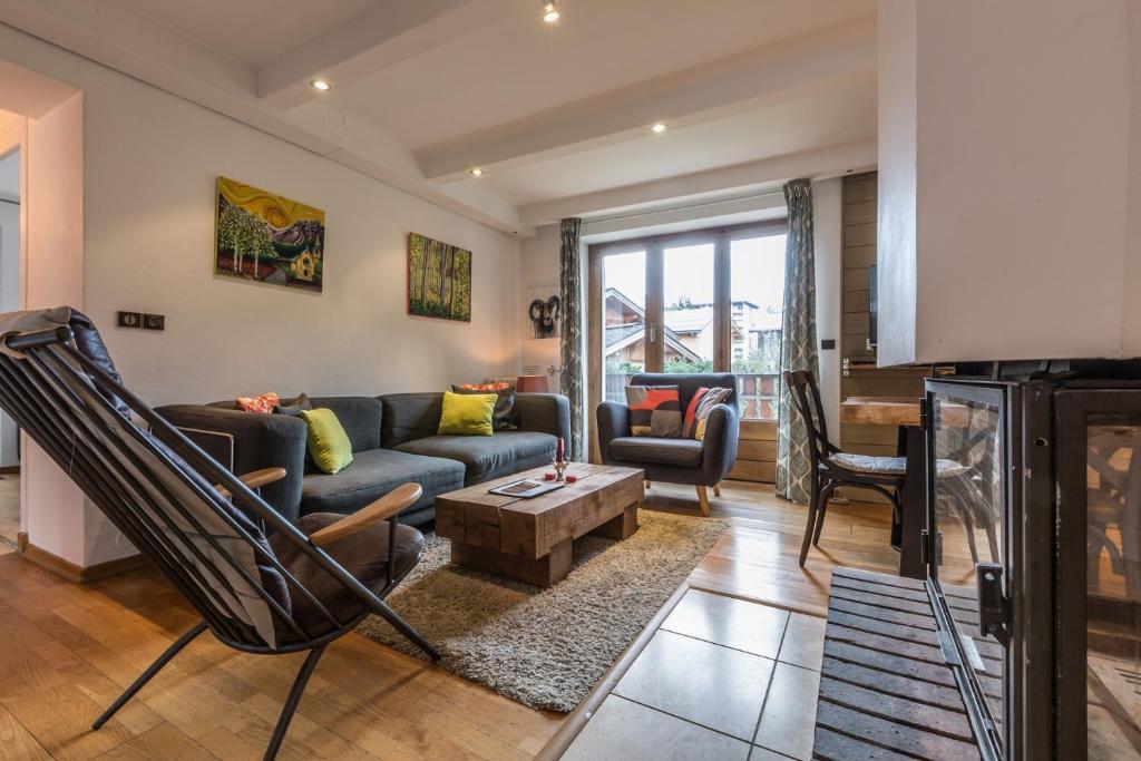 a living room with a couch and a table at Apartment Germain 1 in Chamonix