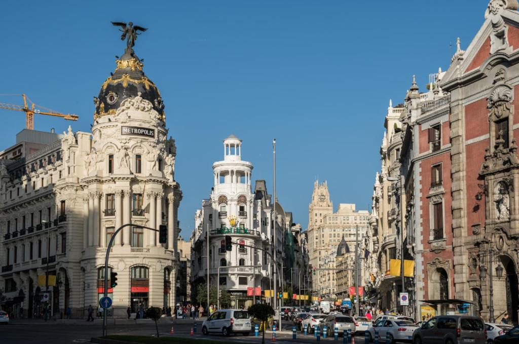 Nespecifikovaný výhled na destinaci Madrid nebo výhled na město při pohledu z apartmánu