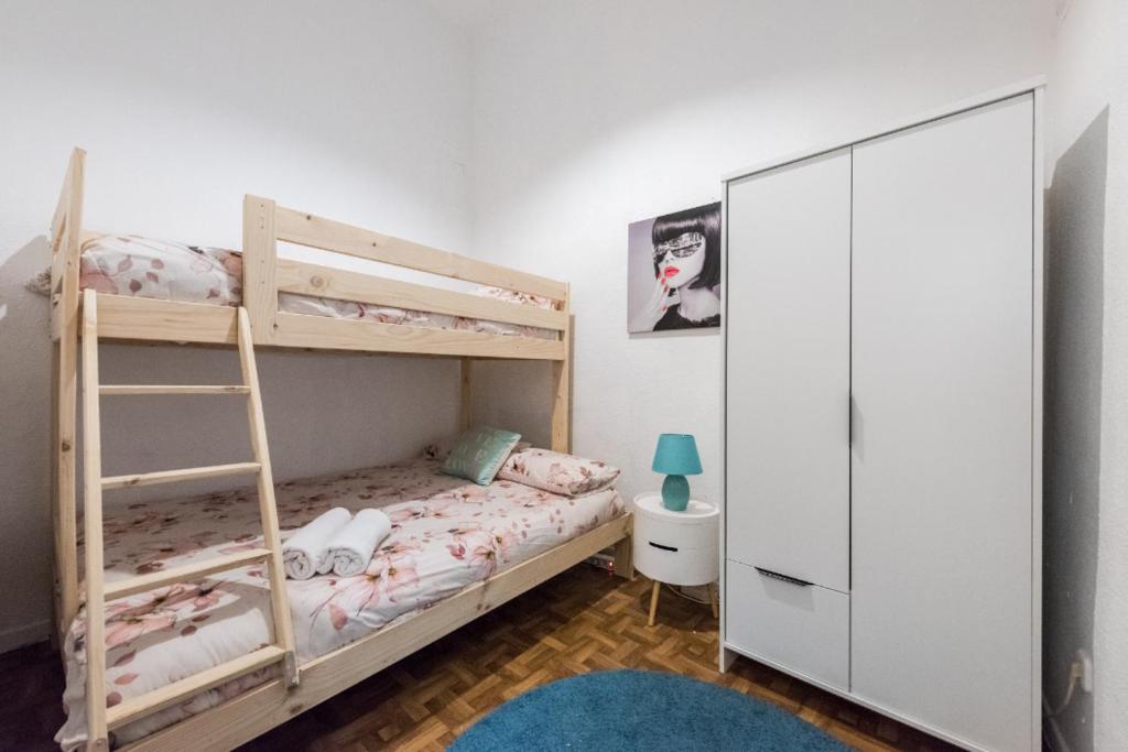 Postel nebo postele na pokoji v ubytování M&F Apartaments Chueca
