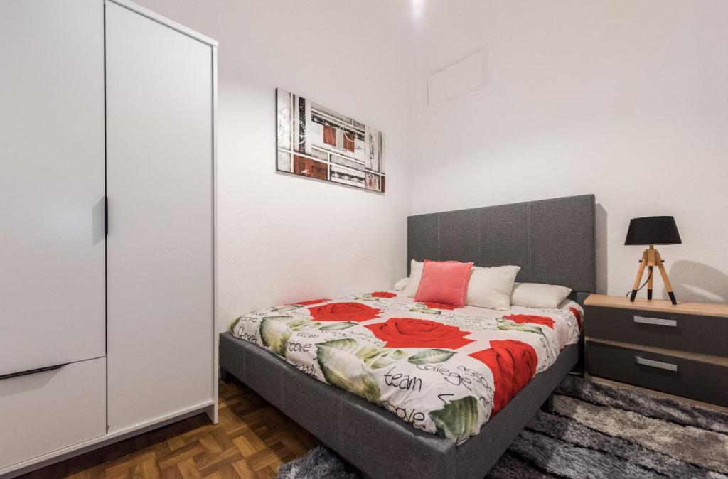 Postel nebo postele na pokoji v ubytování M&F Apartaments Chueca