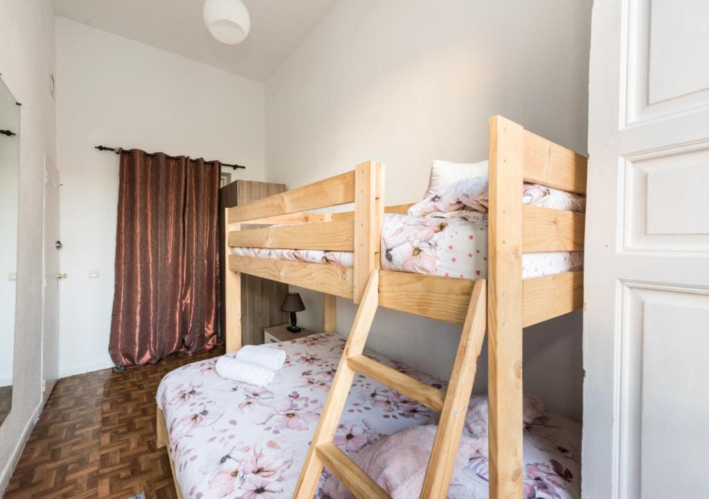 Postel nebo postele na pokoji v ubytování M&F Apartaments Chueca