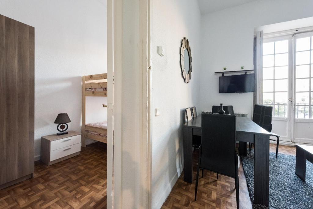 TV a/nebo společenská místnost v ubytování M&F Apartaments Chueca