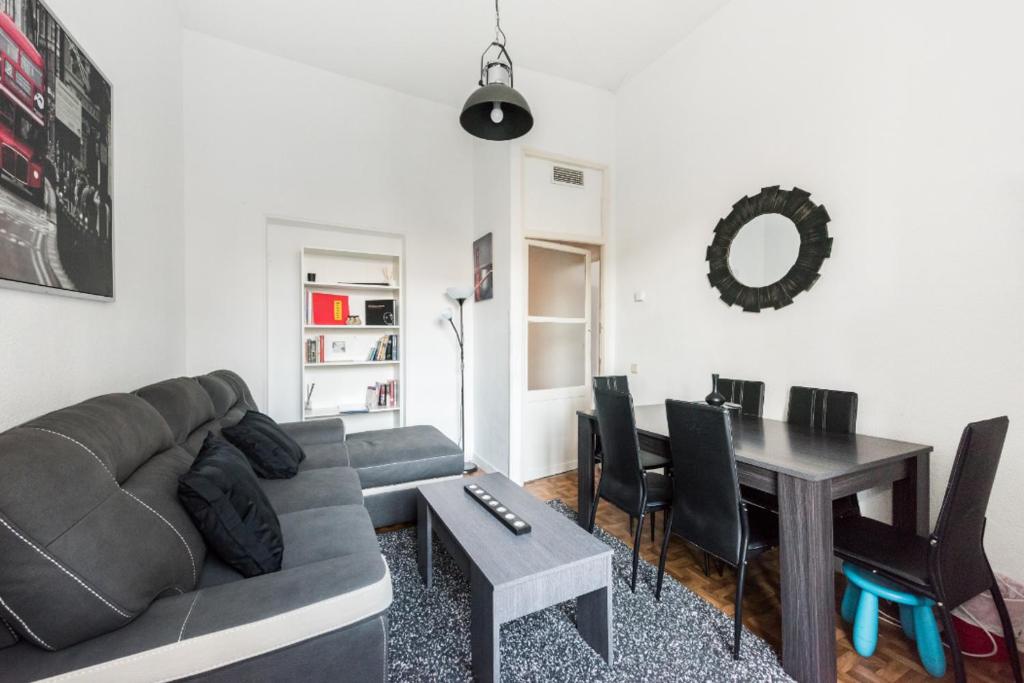 Posezení v ubytování M&F Apartaments Chueca