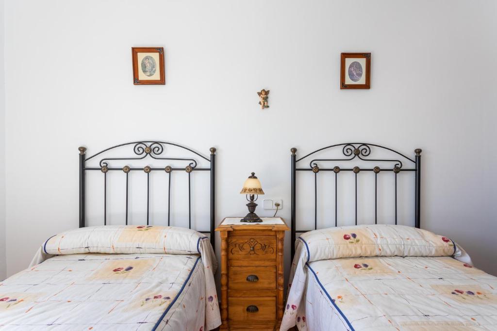 A bed or beds in a room at Cortijo Torrox Escape